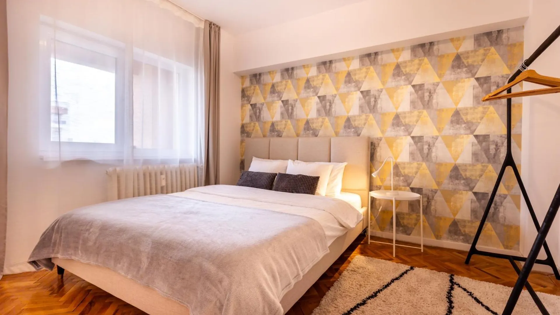 Central 3Br, 2 Bath - Ideal For Families Groups Bucharest