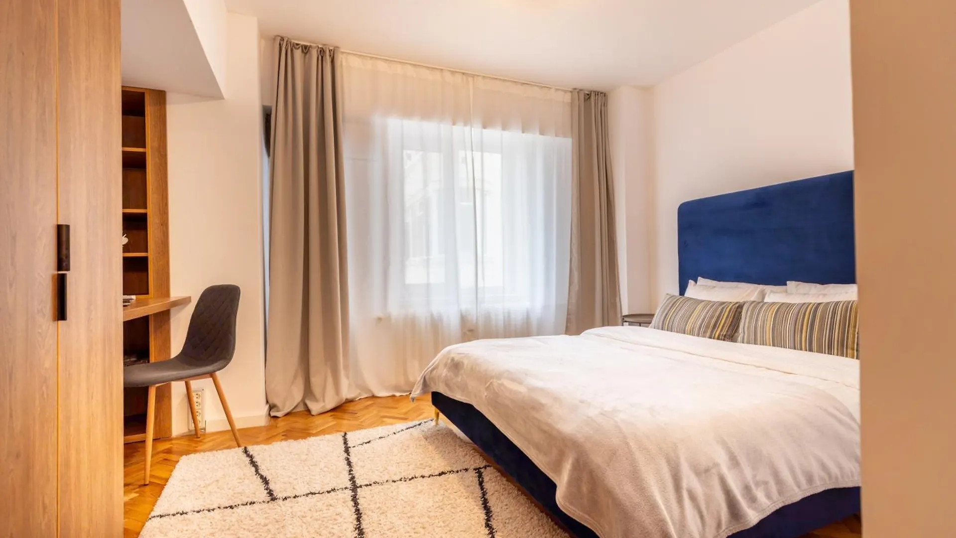Central 3Br, 2 Bath - Ideal For Families Groups Bucharest