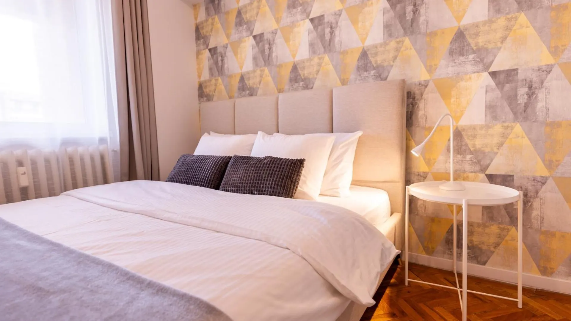 Central 3Br, 2 Bath - Ideal For Families Groups Bucharest