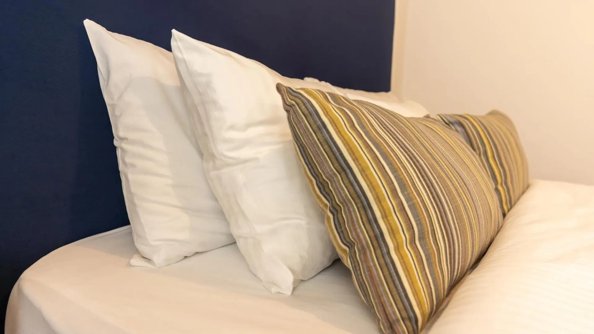 Central 3Br, 2 Bath - Ideal For Families Groups Bucharest 0*,  Romania