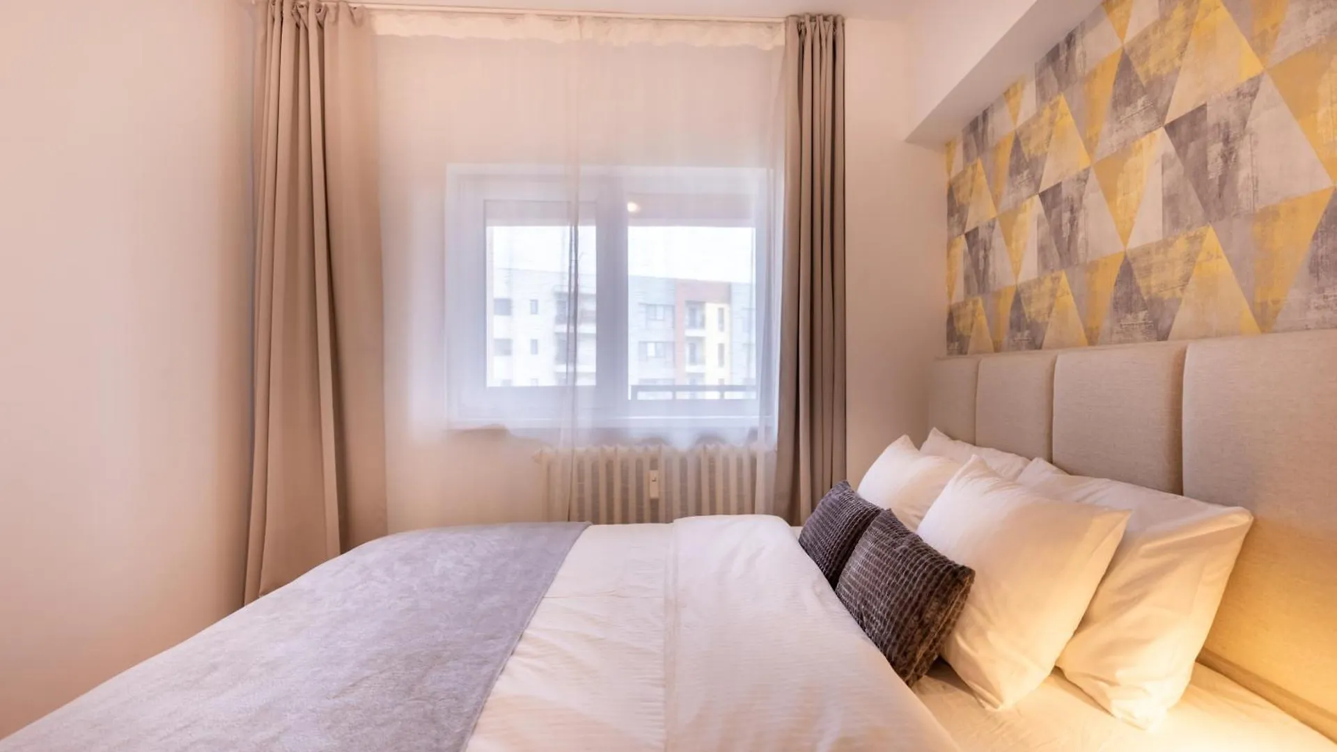 Central 3Br, 2 Bath - Ideal For Families Groups Bucharest Apartment