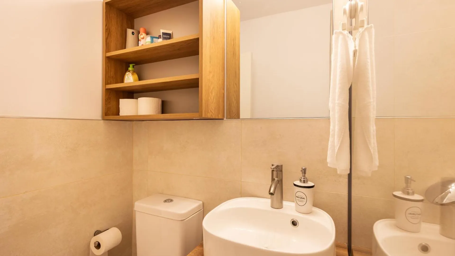 Central 3Br, 2 Bath - Ideal For Families Groups ブカレスト