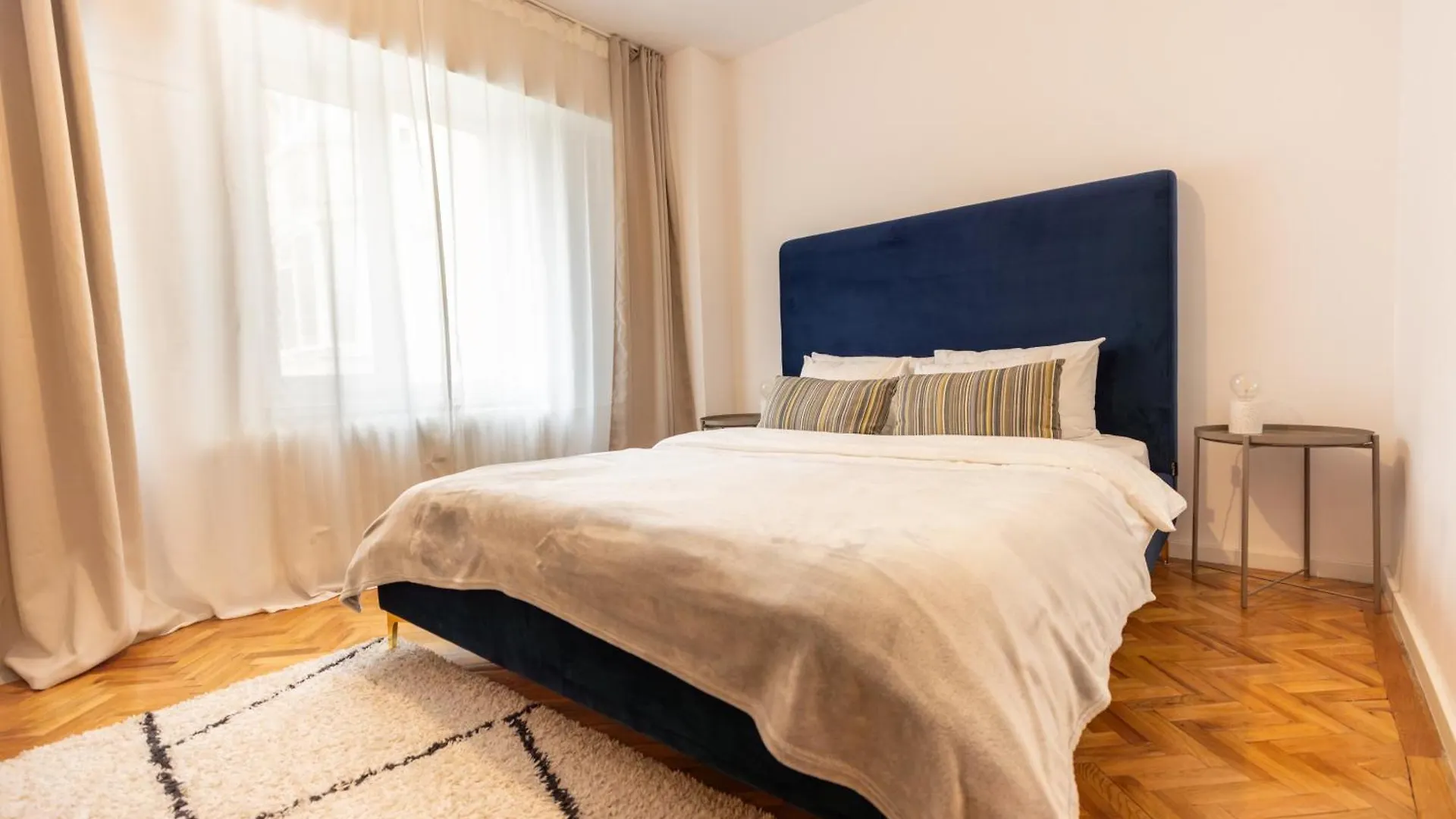Central 3Br, 2 Bath - Ideal For Families Groups ブカレスト 0*,